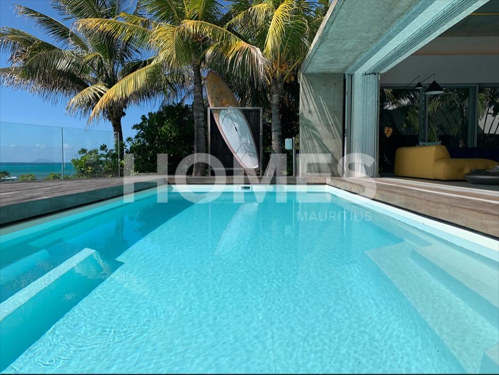 For rent, sumptuous 4 bedroom beachfront villa – La Pointe aux Canonniers
